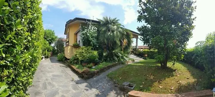 B&B La Foglia Verde Massa  Bed & Breakfast